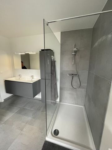 Drie slaapkamer EENGEZINSWONING met garage & tuin - Foto 5
