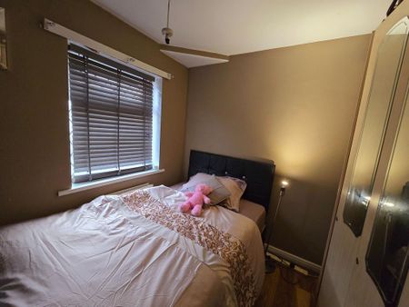 4 bedroom semi-detached house to rent - Photo 3