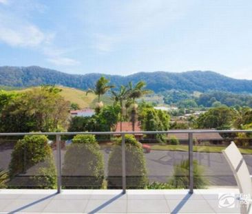 Picture-perfect family home in a prime Coffs Harbour location - Photo 3