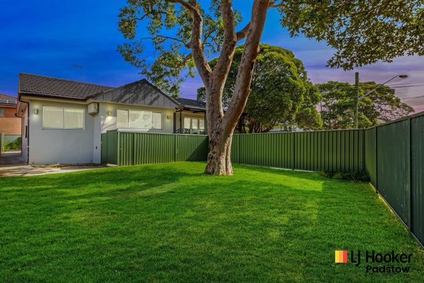 Family Home In Convenient Location! - Photo 1