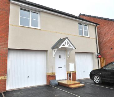 2 bedroom coach house to rent - Photo 3