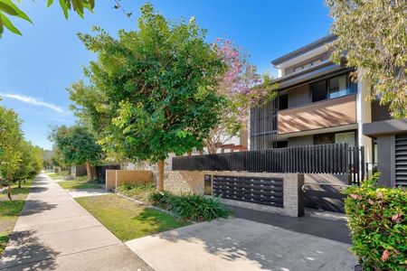 Elegant One-Bedroom Haven in the Heart of Bulimba - Photo 3