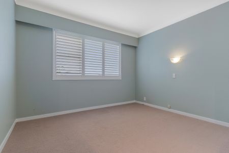 Spacious Living - Unbeatable Location - Photo 2