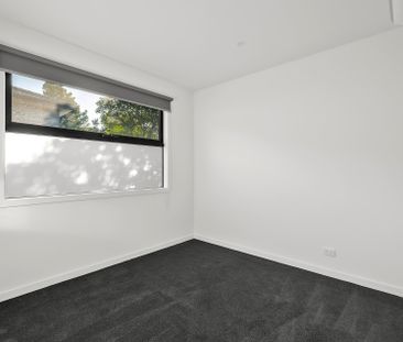 2/18 Mines Road, Ringwood - Photo 2
