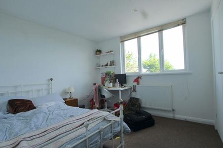 6 bedroom property to rent - Photo 4
