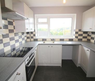 2 bedroom semi-detached bungalow to rent - Photo 6