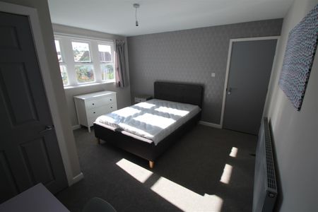 Cliff Road Gardens, Hyde Park, LS6 2EY, Leeds - Photo 2