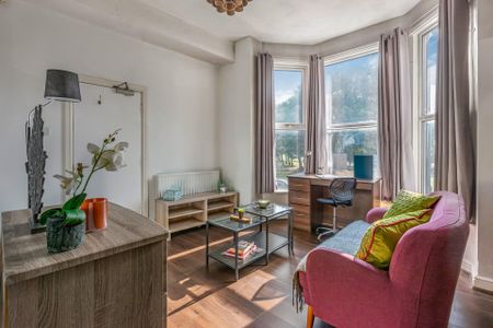 2 MOOR VIEW Leeds - LS6 1AQ - Photo 5