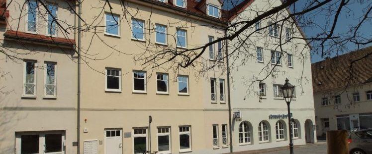 LIVIA-IMMO.DE :-) ZENTRUMFRISCH RENOVIERT!+WUNDERSCHÖNE 1-ZI-WOHNUNG MIT+BAD MIT WANNE+NEUBAU+PARKETT+TG-STELLPLATZ - Foto 1