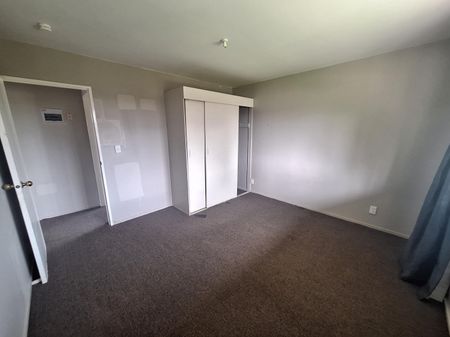 Four weeks rent free - Three Bedroom Home - Photo 3