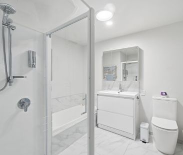 Three Bedroom Townhouse - Photo 6