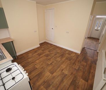 3 bedroom end of terrace house to rent - Photo 3