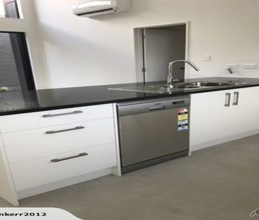 Single-level home – no climbing stairs! - Photo 4