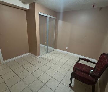 For Lease - 3910 Baggins Court, Mississauga, Ontario - Photo 2