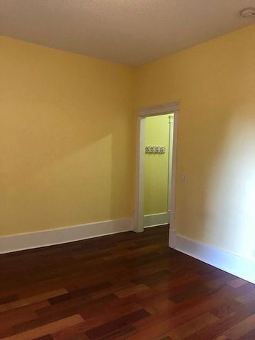 Charming One-Bedroom in Heritage Building – Available October 1, 2025 - Photo 4