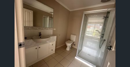 Spacious Three Bedroom Home - Photo 5