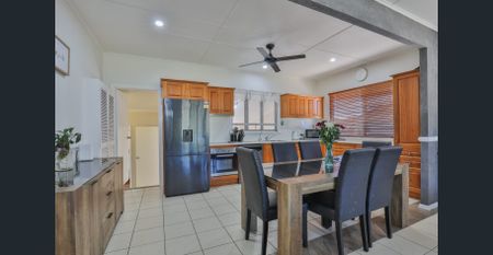 Beautiful family home close to primary & secondary schools!!! - Photo 4