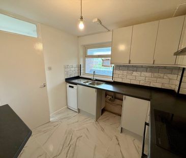 Beech Lodge, Nottingham, NG13 - Photo 3