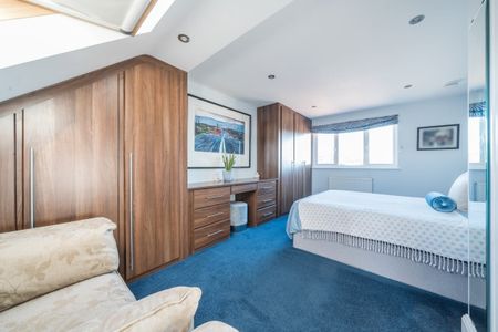 4 bedroom detached house to rent - Photo 3