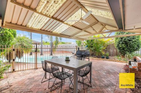 “Spacious Family Home with Pool and Modern Comforts” - Photo 4