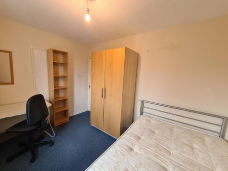 3 bedroom apartment to rent - Photo 5