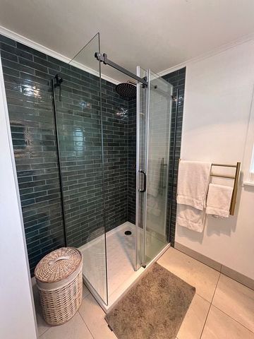 Charming 2 BR + 1 STUDY Birkdale Retreat w/ Garden - Photo 3