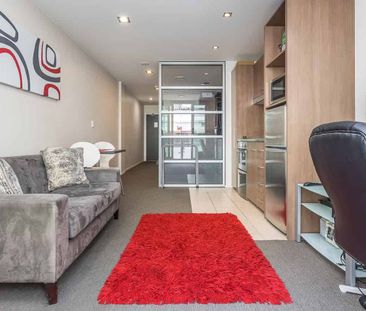 City-Central Apartment in The Beach - Photo 2