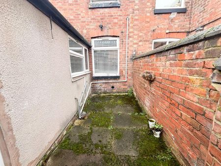 2 bedroom terraced house to rent - Photo 3