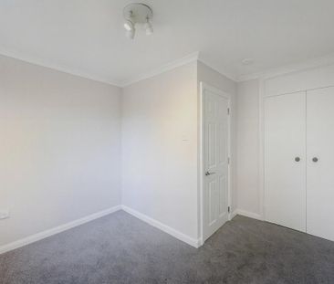 2 bedroom end of terrace house to rent - Photo 3