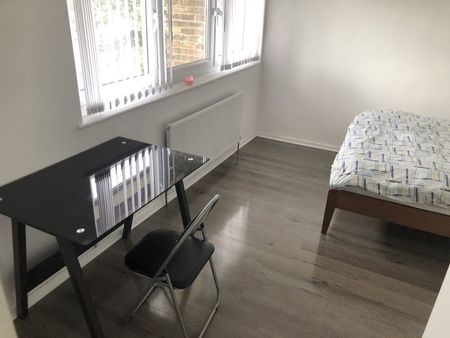 Room in a Shared House, Hurdlow Walk, M9 - Photo 5