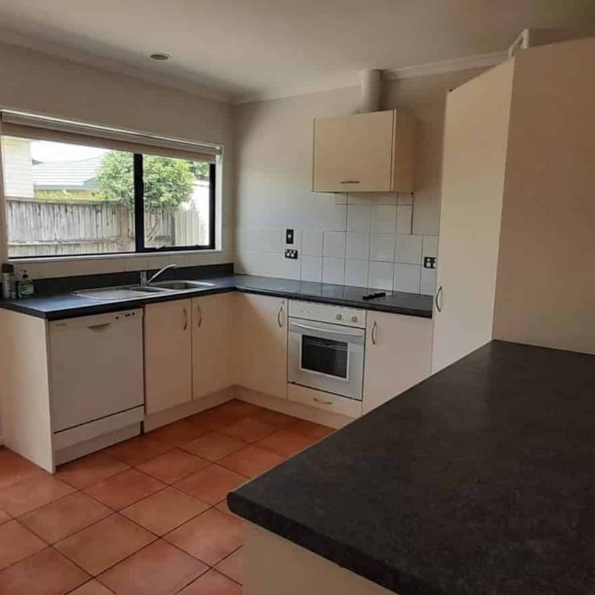 Live In The Valley - Photo 1