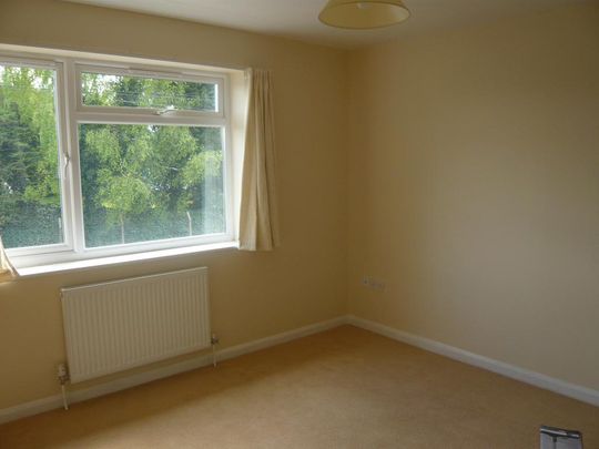 4 bedroom semi-detached house to rent - Photo 1