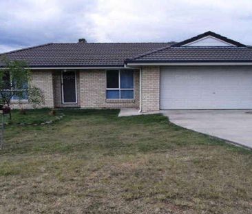 LARGE FAMILY HOME! - Photo 6