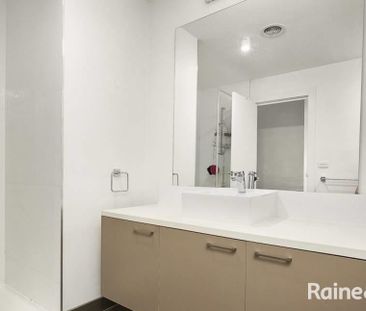 Classic 2Br Apartment in West Footscray! - Photo 5