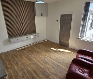 Room 2, Grovehall Drive, Leeds, LS11 7LN - Photo 6