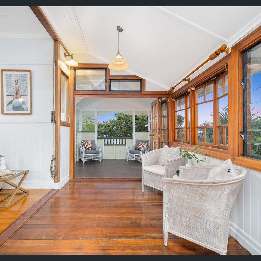 Exceptional Bayside Queenslander! Private, Renovated & Moments from the Water - Photo 1