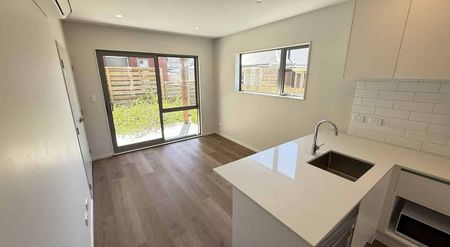 Modern 2-Bedroom Townhouse for Lease - Photo 5