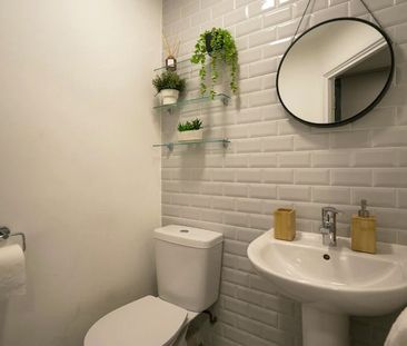 Classic 2 bed Apartment - Photo 2