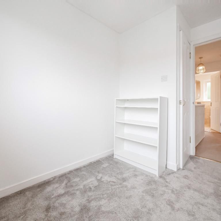 4 bedroom semi-detached house to rent - Photo 1