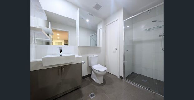 Two bedroom apartment, includes refrigerator - Photo 1