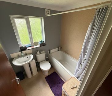 35 Chesterfield Drive, Ipswich, IP1 - Photo 2