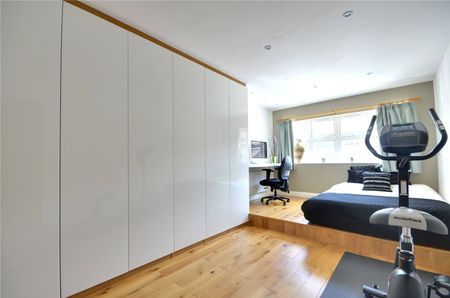 5 Bedroom Townhouse to rent - Photo 2