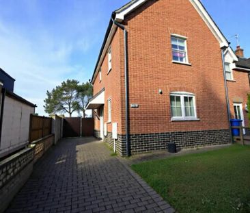 3 bedroom semi-detached house to rent - Photo 2