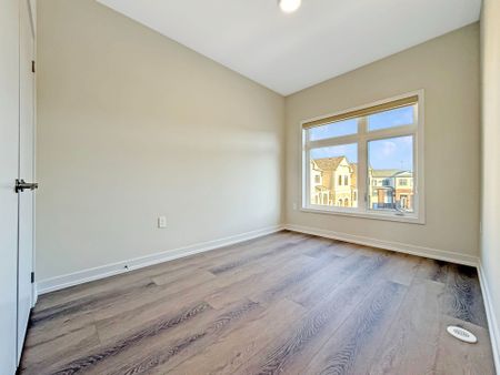 For Lease - 10 Honey Milk Lane, Richmond Hill, Ontario - Photo 2