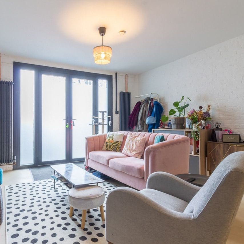 2 Bed Semi-Detached House, Florist Mews, SE6 - Photo 1