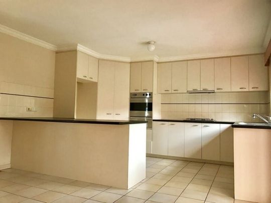 Cosy and Low-Maintenance Living in a Convenient Location - Photo 1