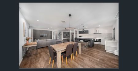 5 Bedroom furnished house with 10kw Solar system and pool - Photo 4