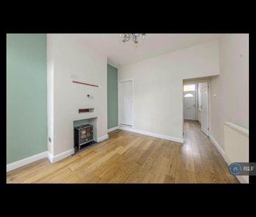 2 bedroom end of terrace house to rent - Photo 2