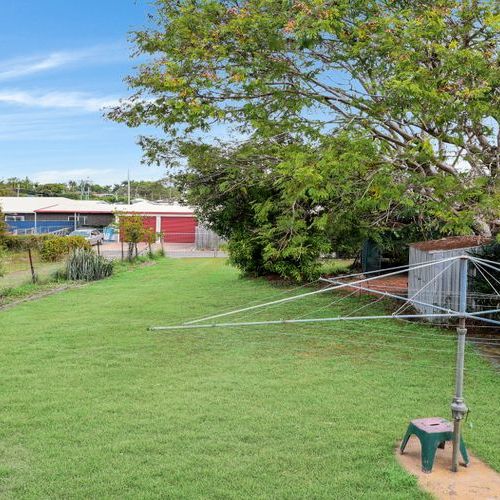 SPACIOUS WELL LOCATED HIGH SET GABLE HOME - 3 BED - STUDY - SUN ROOM - GOOD HEIGHT AND CONCRETE UNDER - - Photo 1