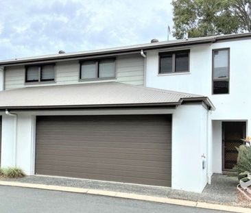 Modern 3 Bedroom Townhouse Available From 01/12/2025 - Photo 1